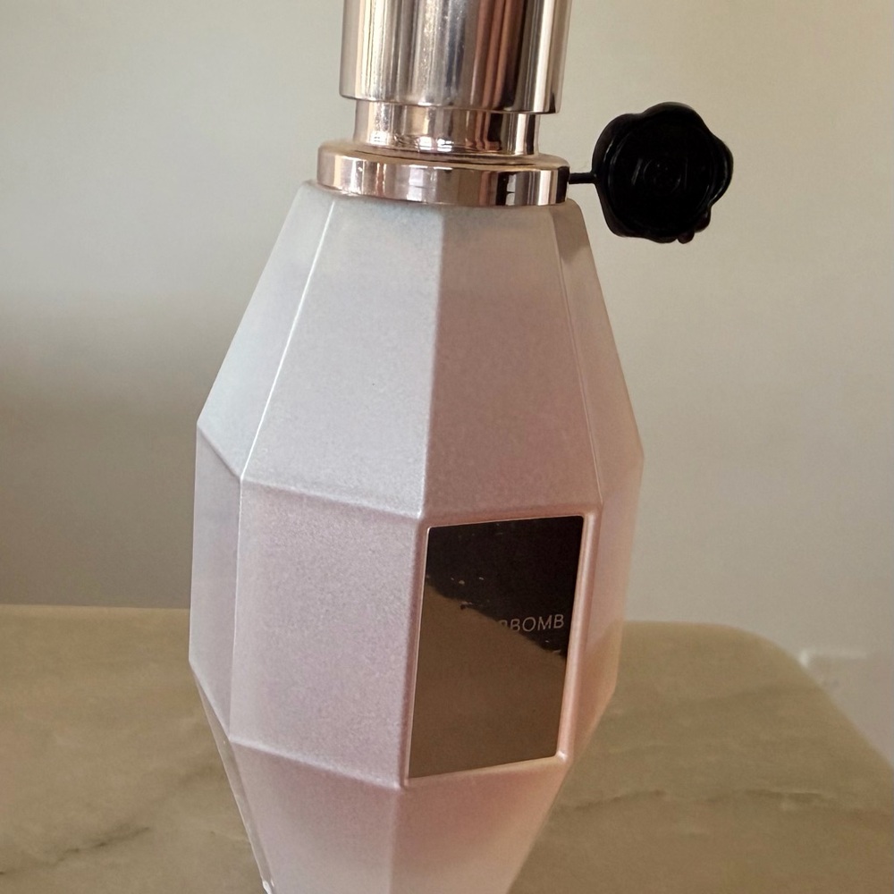 Iridescent Faceted Perfume Bottle - Pink Pearl